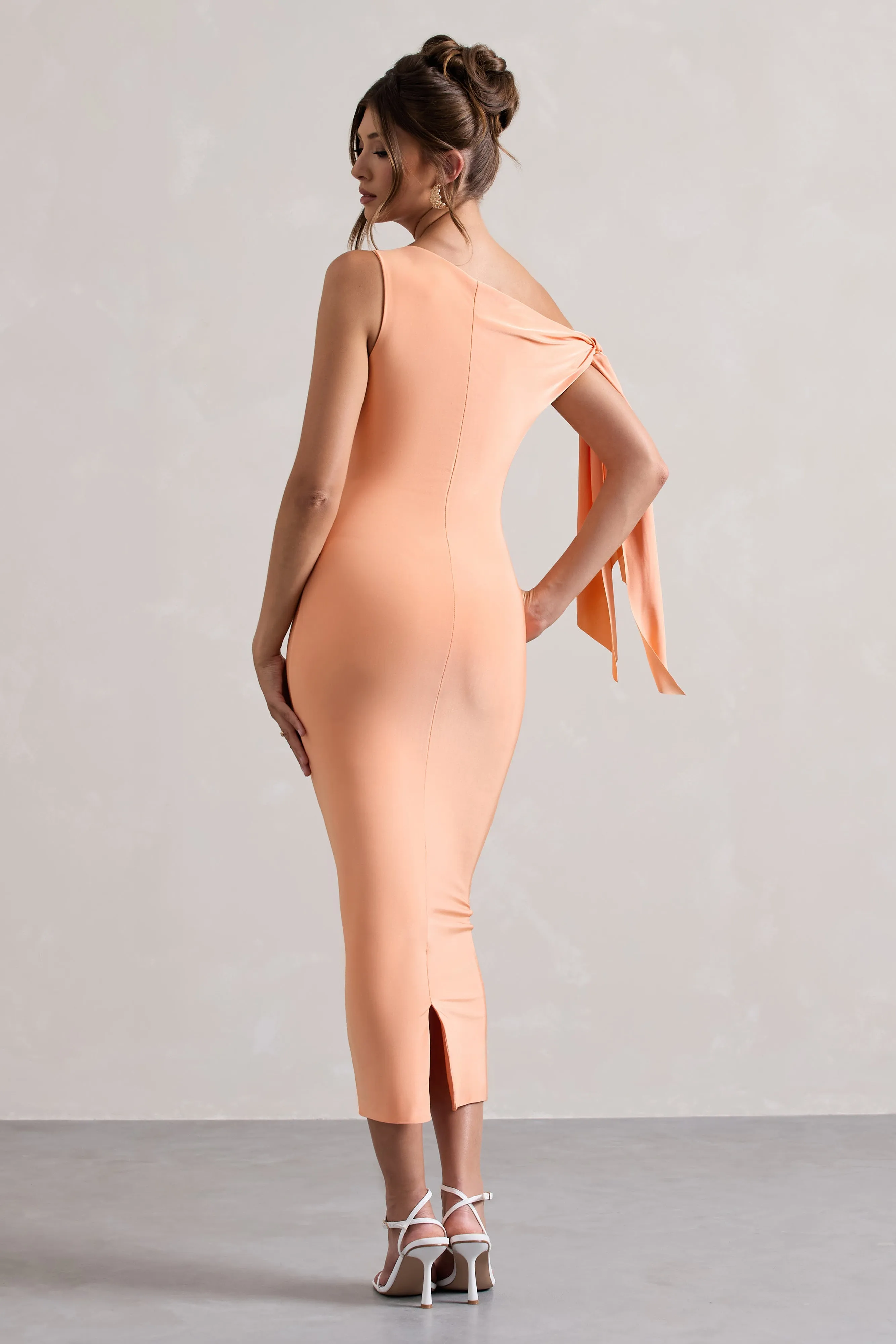 Adapt | Robe mi-longue asymétrique corail avec manches nouées