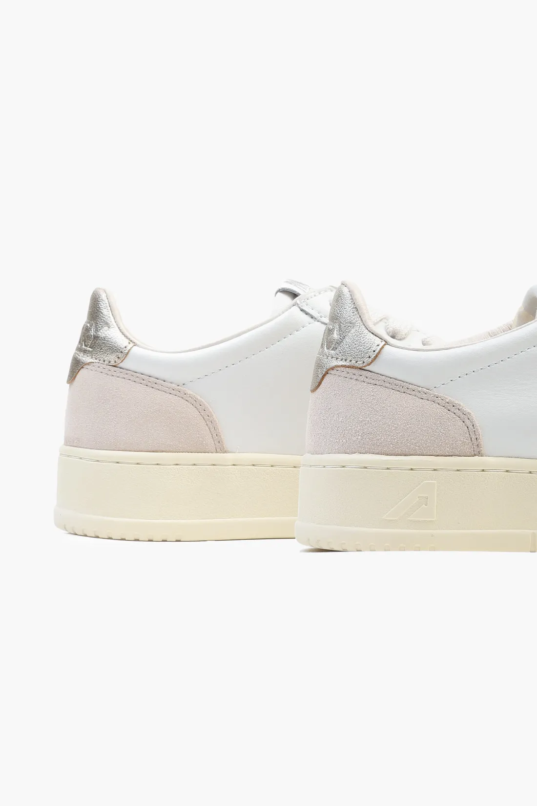 Autry Medalist low ls75 Wht/ gold - GRADUATE STORE