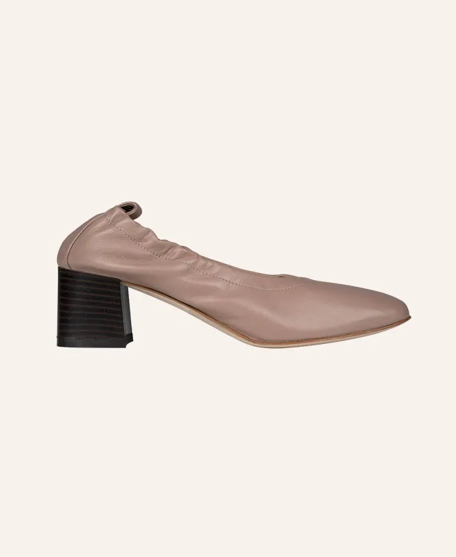Ballerines à talon en cuir nude à élastique | Perri Antico | ÉMZI PARIS