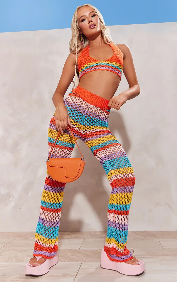 Bralette en maille crochet à rayures multicolores et décolleté plongeant