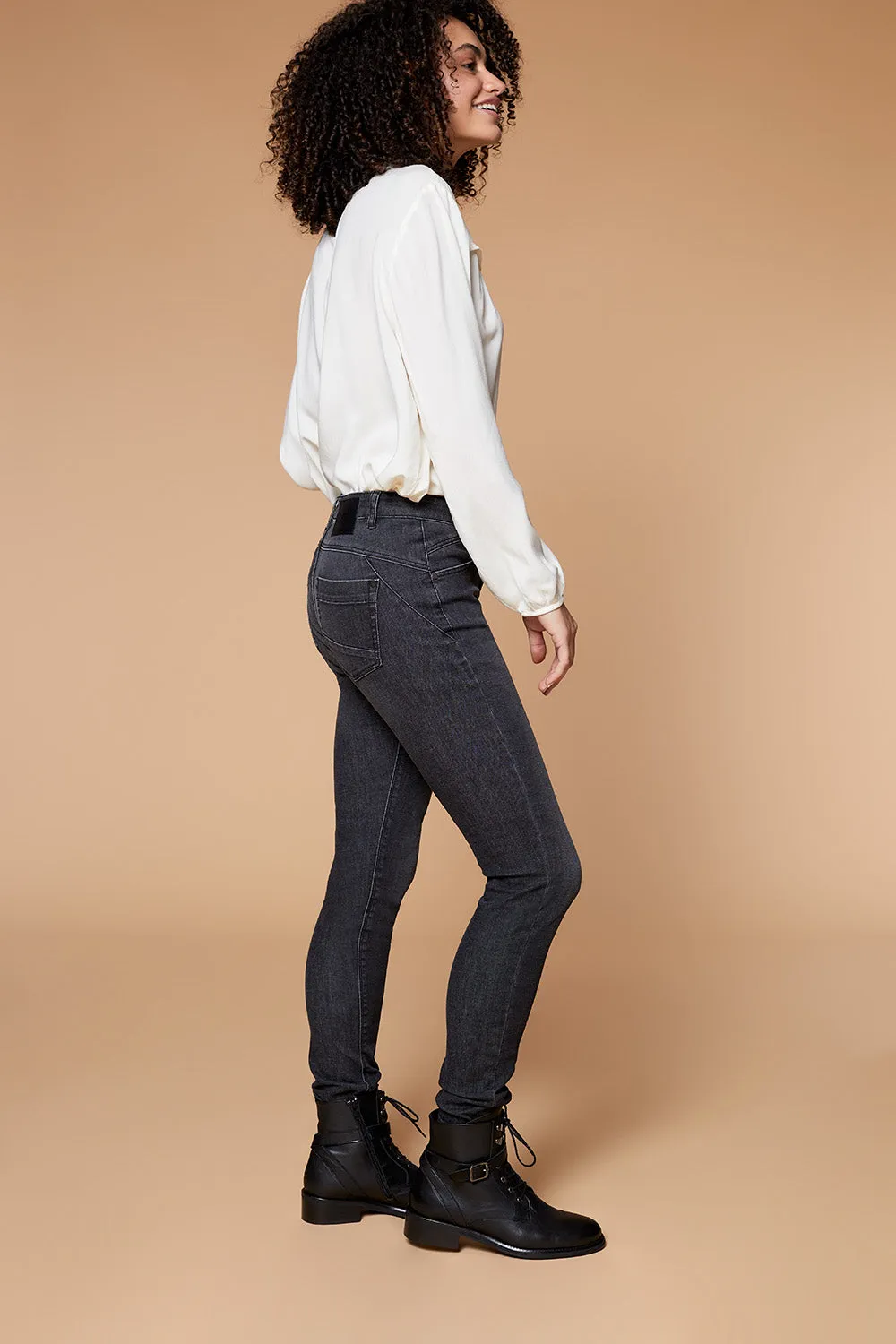 CASSIE - Blouse ivoire à col collerette