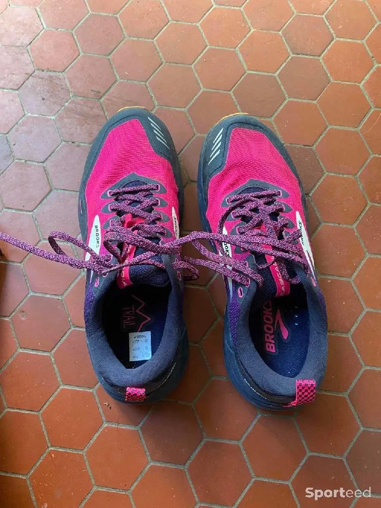 Chaussures trail et running Brooks  d'occasion Ajouté le : 20/09/2023