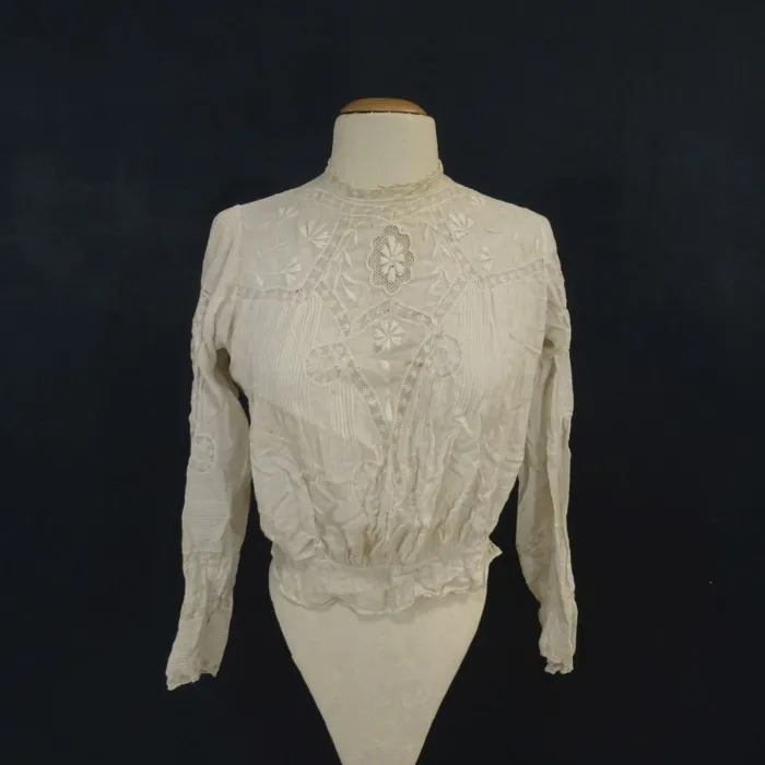 Corsage de femme brodé vers 1900   - Le palais des bricoles