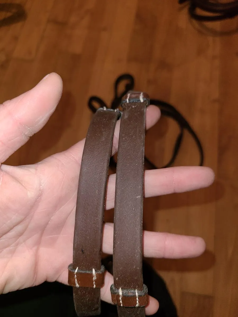 Filet marron à strass + rênes antidérapante