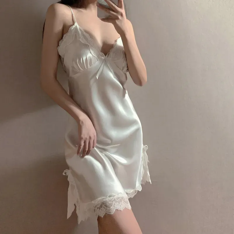 nuisette blanche en satin