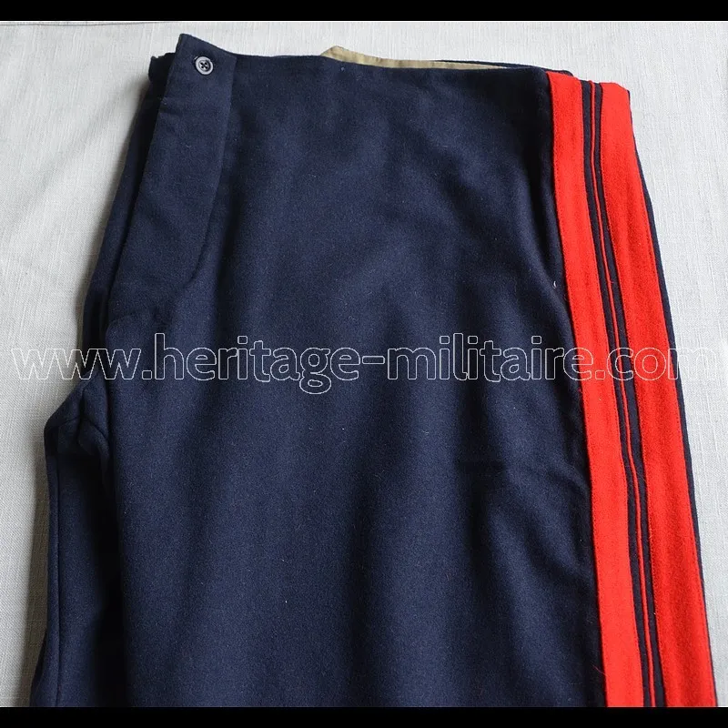Pantalon laine bleu marine et liseré fin rouge