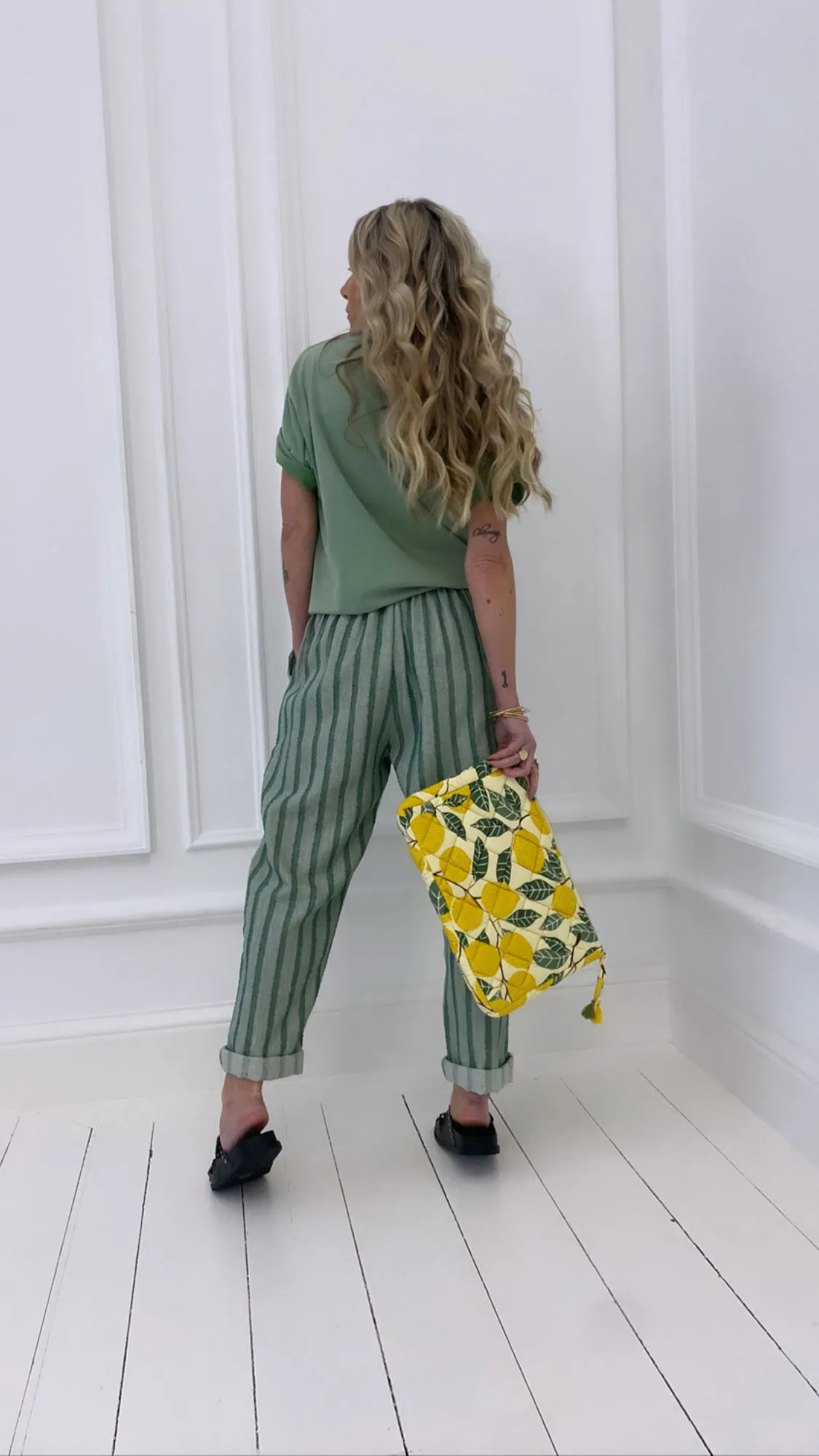 Pantalon vert à rayures en lin