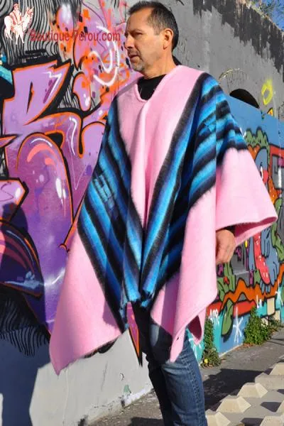 Poncho des Andes en laine d'alpaga. C'est une pièce unique