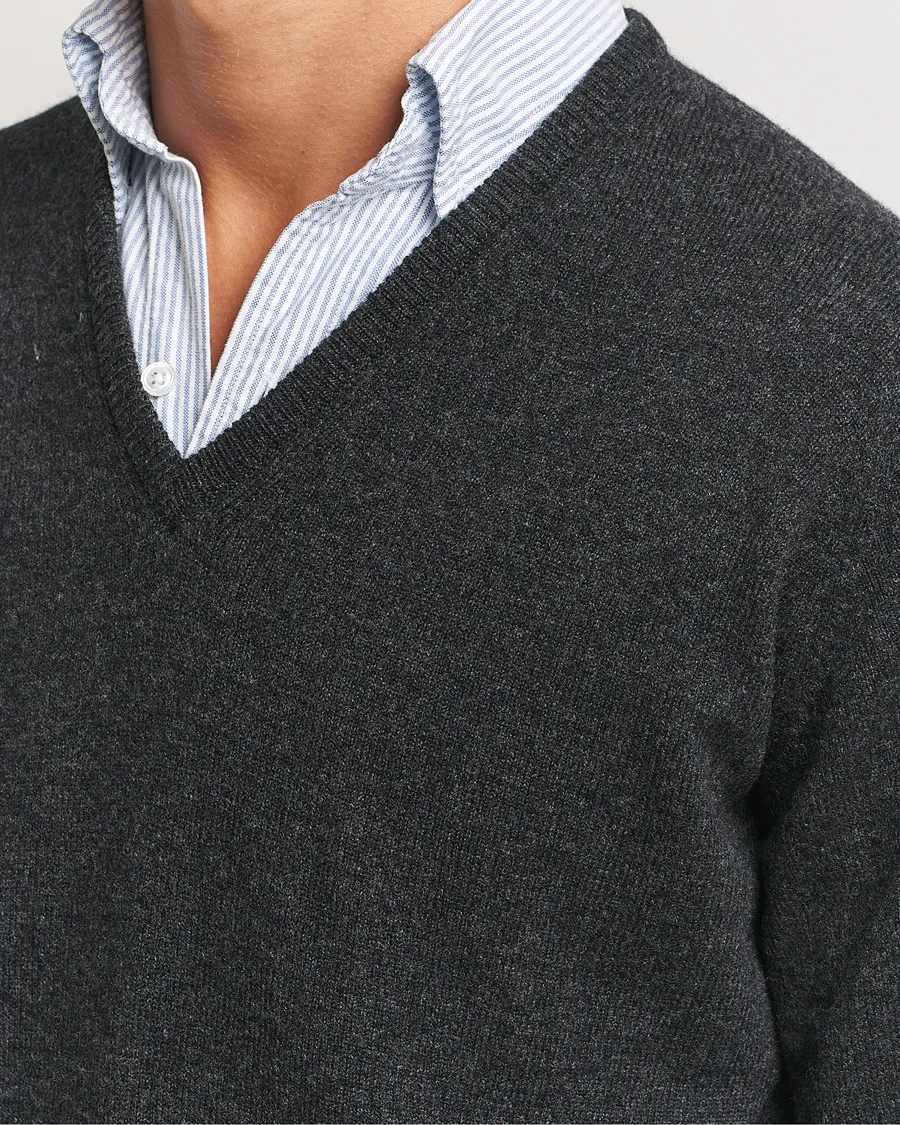 Rob Lambswool V-Neck Charcoal