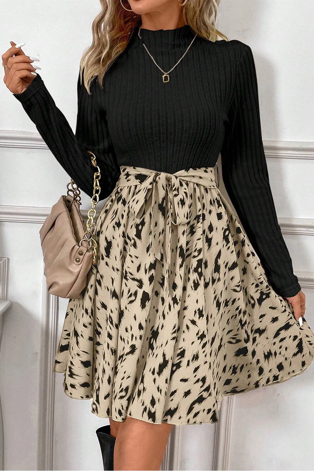Robe trapèze noire à ceinture et imprimé patchwork *