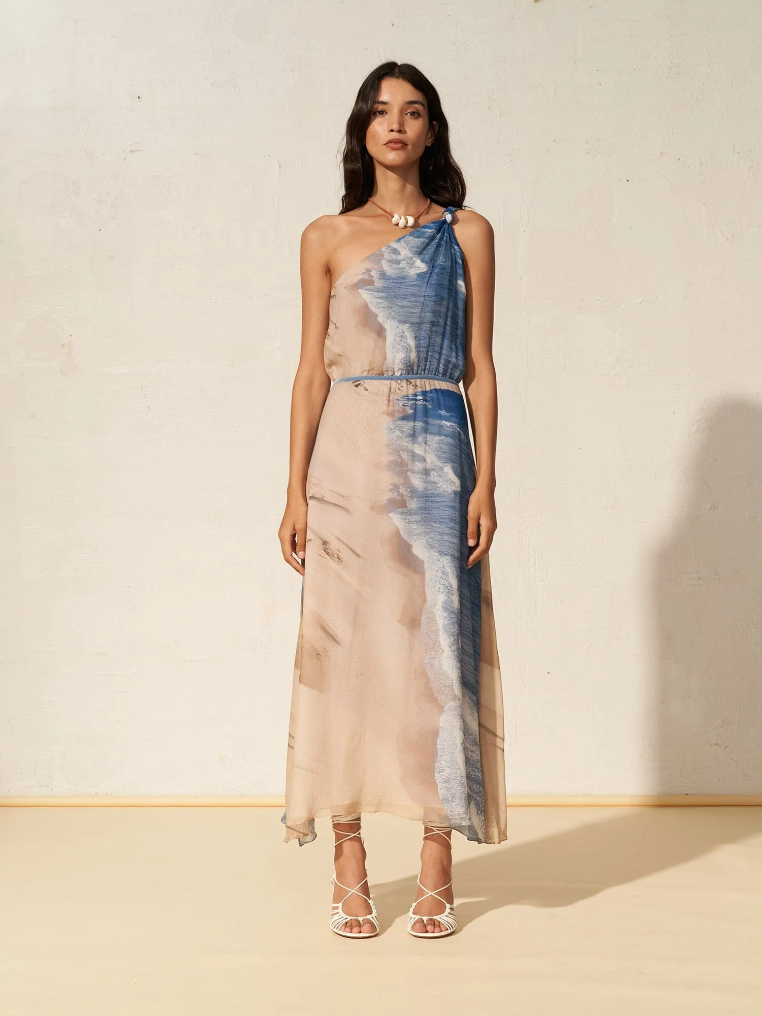 VESTALE - Robe longue bretelle asymétrique nouée en mousseline de soie imprimé Pelican Bay